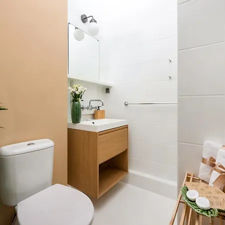 Retreat In Praga For 2-4 Guests, Only 15 Min To Centre דירה