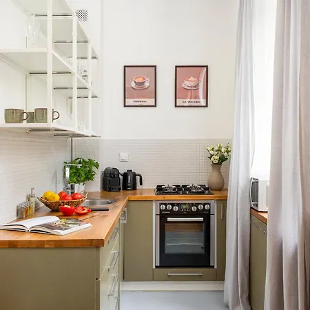 דירה Retreat In Praga For 2-4 Guests, Only 15 Min To Centre ורשה